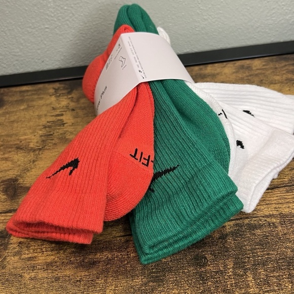 Nike Everyday Plus Dri Multicolor Crew Socks 3 Pair Size Women 6-10 Men 6-8 NWT - Picture 5 of 5